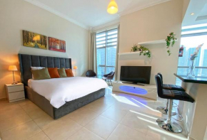 Elegant Studio in Dubai Marina Near Beach and Metro Z1013